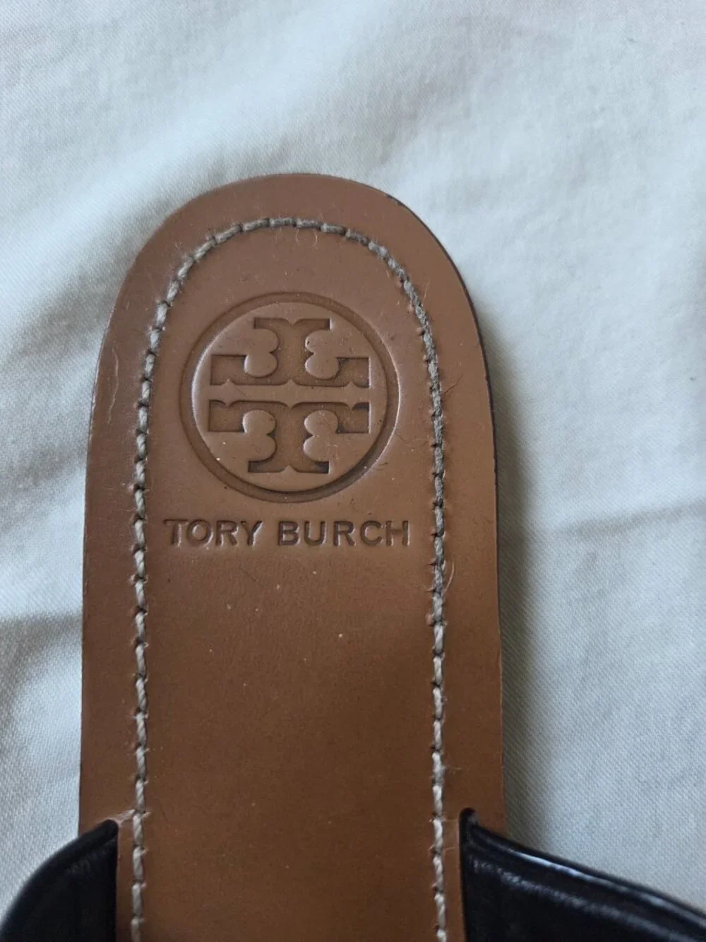 Tory Burch black logo toe ring leather sandals 9m